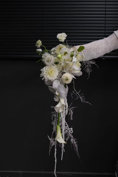 Teardrop bouquet/images are for reference only.