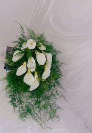 Teardrop bouquet/images are for reference only.