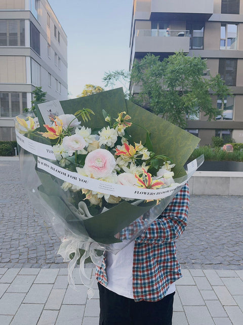 BOUQUET/ images for scale only